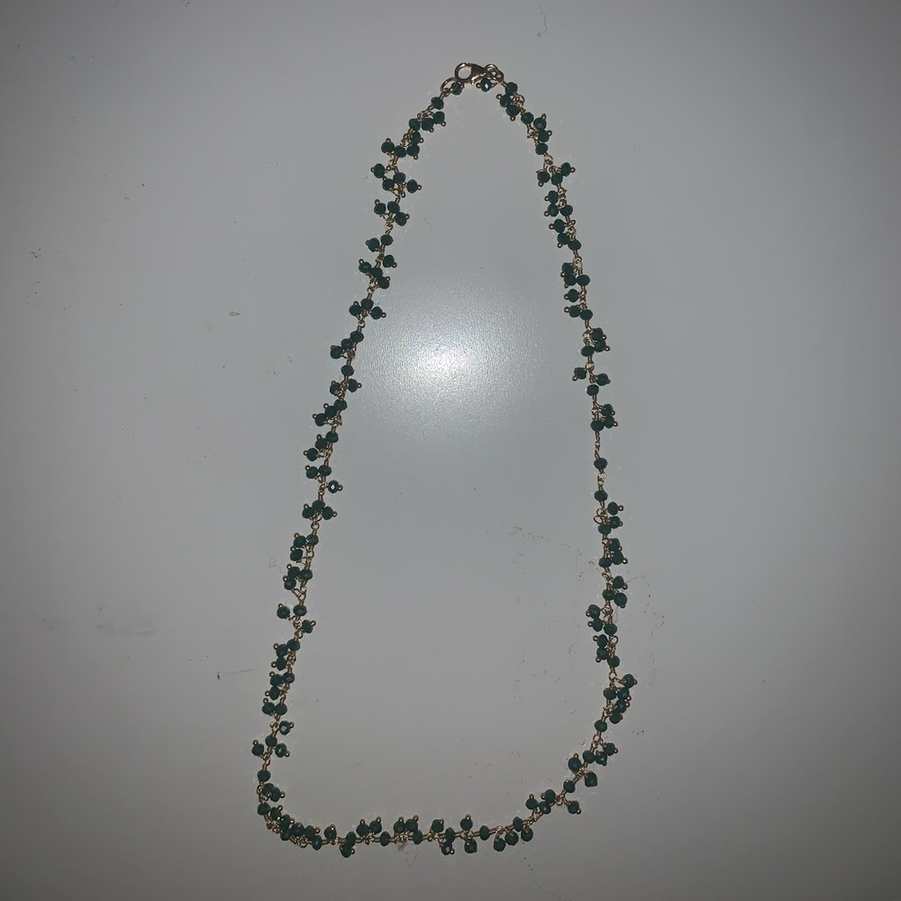 Green and gold short necklace